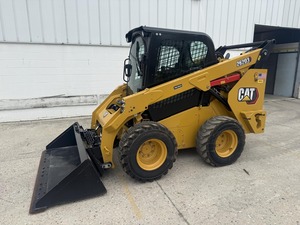 Chargeuse compacte sur chenilles CAT 262D3 avec moteur puissant en stock - Product Image 1