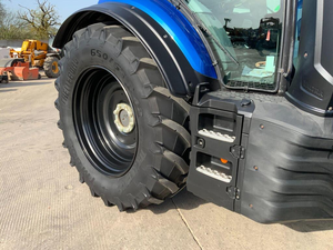 Tracteur diesel Valtra T194V 2018 neuf et d'occasion, robuste, 195 CV, usage agricole - Product Image 5