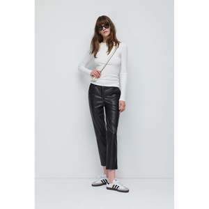 Blusa de Manga Larga con Espalda Descubierta y Detalles de Hebilla - Product Image 1