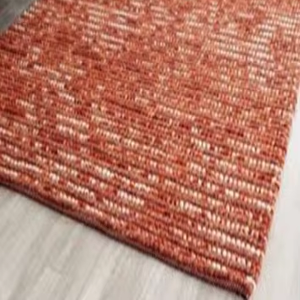 Alfombra Kilim hecha a mano estilo granja, terracota rústica y patrón floral crema, yute apto para mascotas con respaldo de algodón - Product Image 1