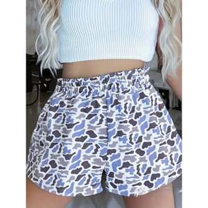 Shorts Estivi a Vita Alta con Stampa Camouflage e Materiale Traspirante in Spandex, Pantaloncini Casual con Decorazione Leopardata, Pantaloni Corti alla Moda - Product Image 1