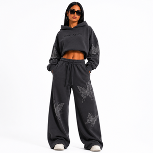 ONEAPEX SPORTS WEAR Survêtement pour femme avec sweat à capuche court gris anthracite orné de strass papillon, en coton épais de qualité supérieure, coupe large - Product Image 1