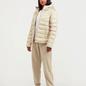 Chaquetas de Invierno Más Populares, Chaqueta Acolchada Personalizada para Mujer con Acolchado Elegante en la Cintura - Product Image 4