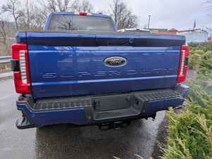 Ford Super Duty F-350 SRW LA-RIAT 2026, Camioneta de Cabina Doble 4x4, Ruedas de 18 Pulgadas, Cuero y Techo Solar Panorámico Disponible - Product Image 3