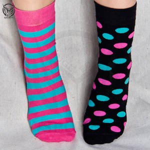 Chaussettes de sport décontractées de haute qualité avec logo personnalisé Chaussettes athlétiques unisexes en vrac en coton avec broderie personnalisée - Product Image 1