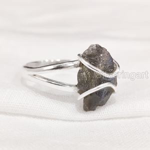 Anillo de Plata de Ley 925 con Labradorita Natural en Bruto Ajustable para Mujer, Joyería de Piedra Natural, Ideal para Fiestas y Navidad - Product Image 1
