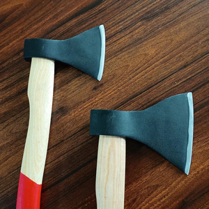 Hache à manche en bois de haute qualité, de qualité industrielle, multi-usages, pour une coupe efficace du bois, le fendage des bûches et le camping en plein air - Product Image 2
