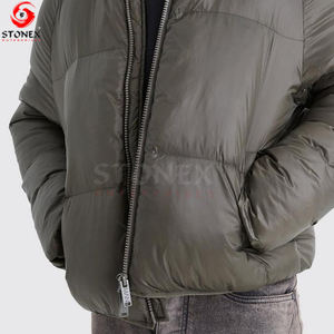 Chaqueta acolchada con capucha de rendimiento acolchado de lona High Street de invierno para hombre con diseño de color sólido - Product Image 4