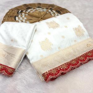 Sari en coton Khadi pur avec bordures festonnées complexes pour femmes adultes, fabriqué en Inde, en stock - Product Image 1