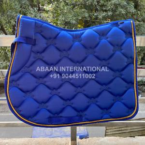 แผ่นรองอานม้าผ้าซาตินสีแดงพร้อมเชือกท่อ - Product Image 2