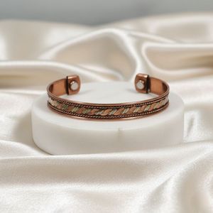 Bracelet ouvert en laiton plaqué argent de luxe pour femmes, fabriqué en Inde, au meilleur prix, avec un élégant design gravé, cadeau de bijoux - Product Image 3