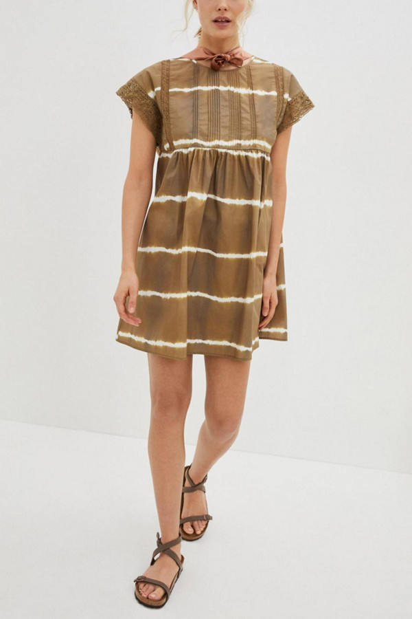 สีน้ำตาล