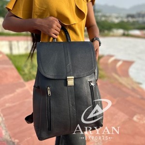 Nuevo estilo Vintage Look Mochila genuino de cuero negro Mochila de viaje Bolsa de viaje de cuero de oficina de gran capacidad para hombres y mujeres - Product Image 1