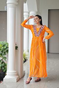 Increíble Georgette de color con estampado Leheriya y trabajo de parche Kutchi Kurti Suministro de fábrica al por mayor al precio más bajo - Product Image 3