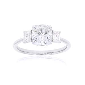 Anillo de Compromiso con Tres Piedras de Diamante Esmeralda y Cojín - Product Image 1