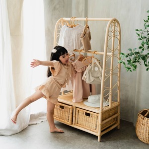 Porte-vêtements naturel avec panier de rangement portable, rails de suspension en rotin pour vêtements, pour chambre à coucher, tailles personnalisées - Product Image 2