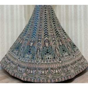 Broderie à la main Lehenga de mariée indienne haut de gamme et Jarakan sur filet Double Dupatta et 12 Kali jupe Flair - Product Image 6