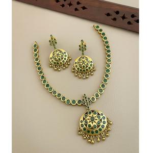 Conjunto de collar de calidad premium Royal Look con piedra verde y acabado dorado, joyería para bodas y fiestas para mujeres - Product Image 1