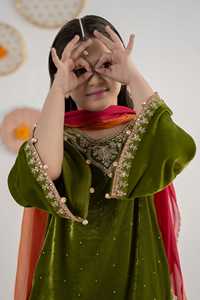 Lehenga Choli Salwar Kameez de Luxe pour Filles Pakistanaises, en Velours Acrylique Brodé, Infroissable et à Séchage Rapide, Idéal pour Mariages et Aïd - Product Image 2