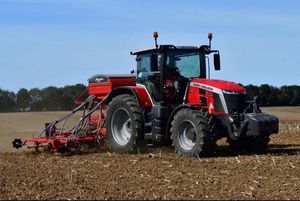 Tractor Massey Ferguson MF 365 de alto rendimiento diseñado para uso a largo plazo. - Product Image 3