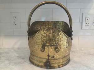 ถังถ่านบาร์บีคิวสีทองลายตอก คุณภาพพรีเมียม ดีไซน์ทันสมัย ยี่ห้อ ACMI พร้อมหูหิ้วแบบพกพา ใช้ได้ทั้งในบ้านและนอกบ้าน สไตล์อินเดีย - Product Image 4