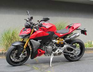 Motocicleta Streetfighter V4 S 2026 Nueva Certificada, 890cc, con 3 Años de Garantía y Lista para Exportar - Product Image 4