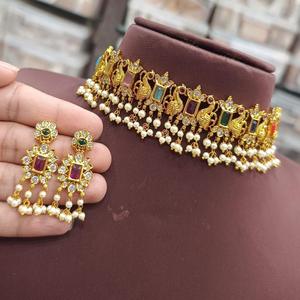 Conjunto de Gargantilla chapado en oro con acabado mate antiguo de la mejor calidad tradicional con pendientes colección de ropa de fiesta de boda o mujer - Product Image 1