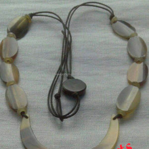 สร้อยคอทำจากเขาควายแท้ 100% คุณภาพสูง งานฝีมือประณีต สวยงาม เหมาะสำหรับทุกคน ราคาขายส่ง คุณภาพสูงสุด - Product Image 1