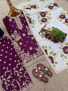 ชุดสูทผ้าฝ้ายพิมพ์ลายดอกไม้หรูหราพร้อม dupatta - Product Image 5