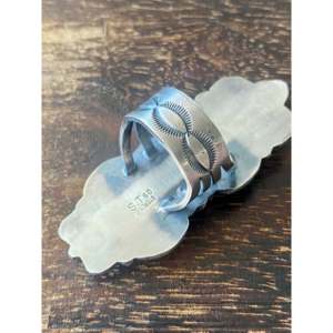 Bague en argent sterling avec turquoise de la montagne Sonoran de Sheila Tso, taille 8.25, sertie à la main, bijou délicat pour femmes - Product Image 5