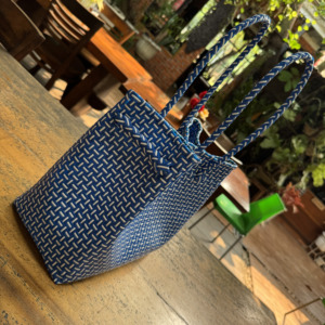 Sac de plage personnalisé de créateur Sac à main multicolore écologique Tissage artisanal à partir de plastique recyclé Sac fait main - Product Image 4