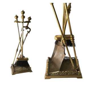 Ensemble de cheminée en laiton avec support pour ensembles d'intérieur et d'extérieur d'hôtel couleur dorée grands ensembles et accessoires de cheminée en laiton forgé - Product Image 2