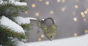 Cadenas en forme de coeur de porte en laiton gravé de fleurs, durable et étanche avec 2 clés, finition verte - Product Image 5