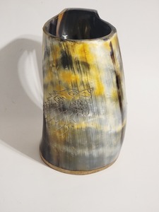 Taza de cuerno vikingo para beber, regalo de jarra tallada de lobo para Koi, tu amigo y el día de tu padre Chrism Gif. - Product Image 3