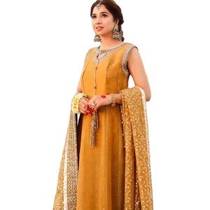 Glamour traditionnel hiver robe de mariée robe de mariée longueur de plancher élégant Designer Fit - Product Image 1