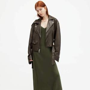 Chaqueta de Motociclista Extra Grande para Mujer, de Cuero Sintético Marrón Oscuro, Estilo Urbano, Corte Holgado, Abrigo de Motociclista para Otoño e Invierno - Product Image 3