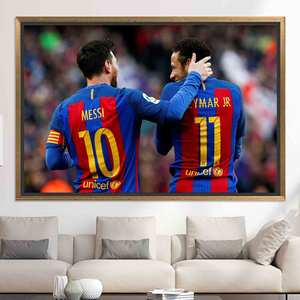 Toile imprimée : Art footballistique Messi & Neymar pour la décoration de la cave des hommes, TOILE ENCADRÉE DORÉE - Product Image 1