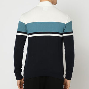 Con una parte delantera clásica de media cremallera y un tacto suave, esta sudadera para hombre está hecha para el uso diario y es fácil de colocar en capas en condiciones frescas - Product Image 4