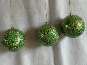 Eco-Friendly 8 cm <b>Christmas</b> Paper Mache Baubles Traditional Designs for Home and Party Customizable Size With <b>Box</b> Packing - Product Image 5