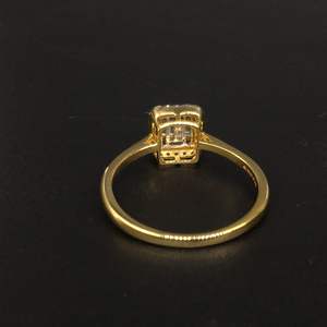 Exquisito anillo de compromiso de oro de 14 quilates con pieza central de diamante Baguette y anillo de Halo con incrustaciones de diamantes brillantes - Product Image 4