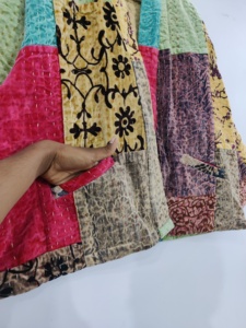 เสื้อแจ็คเก็ตผ้ากำมะหยี่ถักแบบคันธาสไตล์โบฮีเมียน งานแฮนด์เมด ตกแต่งด้วยผ้าปะติดปะต่อแบบไร้ขอบ กระเป๋าด้านข้าง ผ้าฝ้ายคุณภาพดี เหมาะสำหรับใส่เป็นเสื้อคลุม - Product Image 4