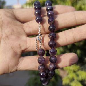 สร้อยคอพลอยอเมทิสต์สีม่วงธรรมชาติ ลูกปัดกลมเรียบ 8 มม. สร้อยคอพลอยอเมทิสต์ทรงกลม ของขวัญสำหรับเธอ - Product Image 3