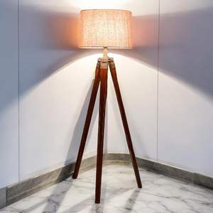 Lámpara de Pie con Trípode de Madera y Pantalla de Tela Marrón |   Lámpara de Pie Decorativa con Pantalla de Yute Marrón LED, Suministro al por Mayor - Product Image 5