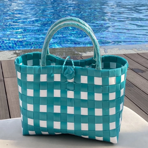 Bolsa de compras de plástico tejida a mano, bolsa reutilizable vibrante para consumidores con conciencia ecológica, moda y utilidad combinada - Product Image 6
