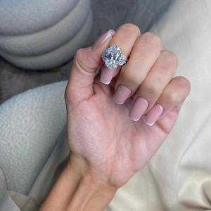 Bague de fiançailles luxueuse en diamant de laboratoire ovale de 7 carats, or massif 18 carats, certifiée IGI - Product Image 2