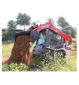 Cargadoras compactas de orugas Takeuchi TL8R2 y TL10V2 de uso pesado en venta, con alto torque y gran distancia al suelo. - Product Image 4