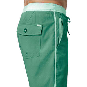 Pantalones cortos de playa para hombre con tejido de plástico reciclado con dobladillo ondulado y tecnología de ajuste suave - Product Image 5