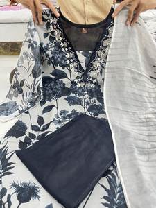 Noir crémeux couleur fantaisie imprimé fleuri coupe droite bordure pur Khatli travail à la main genou longueur fantaisie Kurti ensemble pour le bureau et le quotidien - Product Image 5