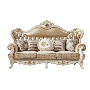 Conjunto clásico de lujo de sofá y sillón de madera tallada con tapicería de cuero o tela capitoné para sala de estar - Product Image 3