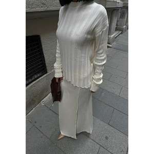 Conjunto de Punto Transpirable Darcy 9969, Compuesto por Falda y Blusa de Punto en Tela Cómoda - Product Image 3